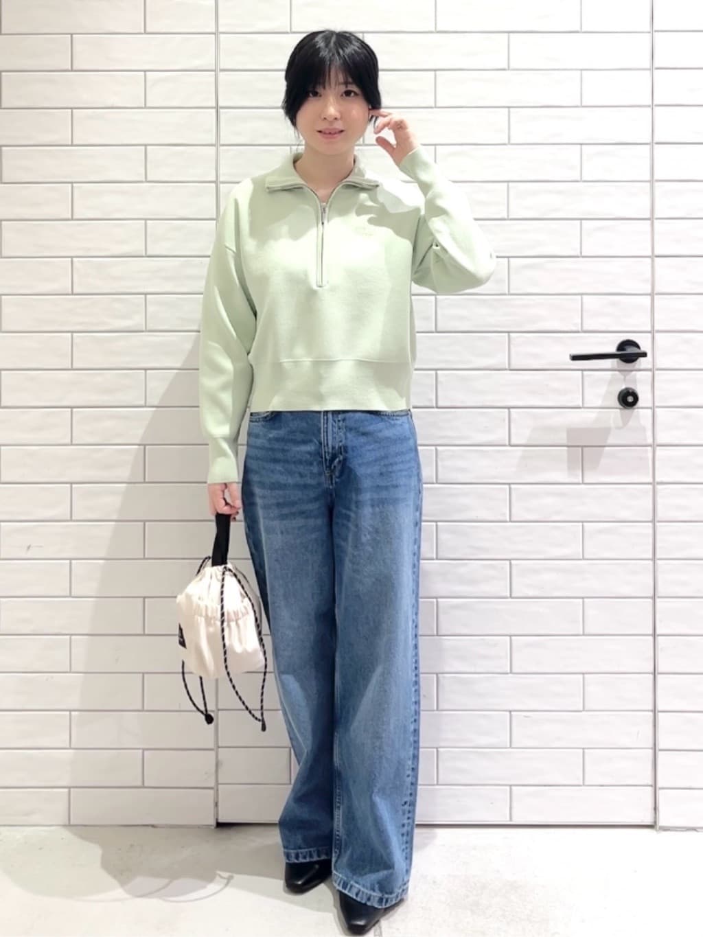 しおりさんの「OPAQUE.CLIP｜ハーフZIP刺繍ロゴニット【洗濯機OK】」を使ったコーディネート
