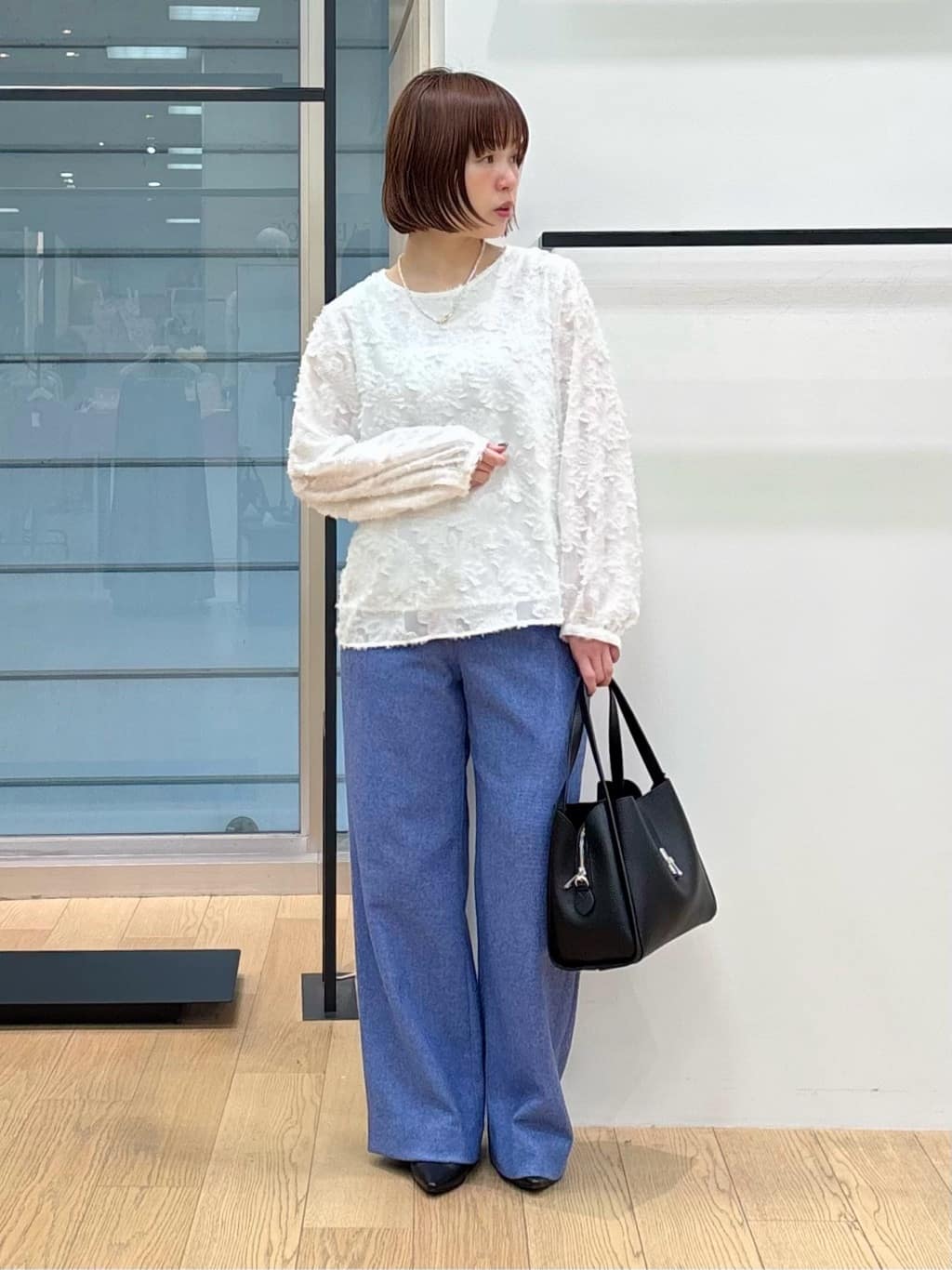asamiさんの「INDIVI｜【華やか／大人シアー／セレモニー】カットフリンジブラウス」を使ったコーディネート