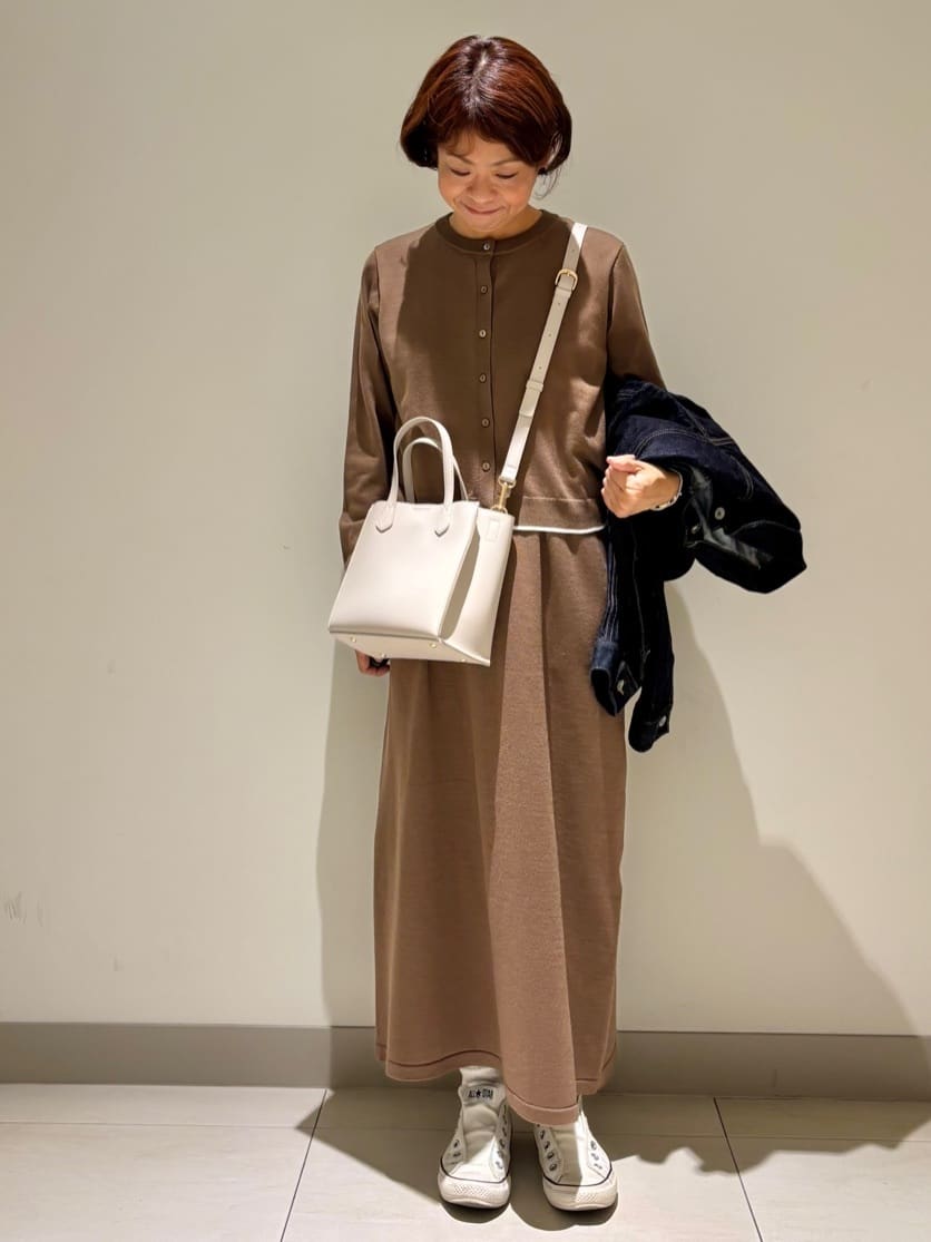 Haruさんの「Dessin｜【2点セット・洗える】ニットカーディガン&times;ノースリーブワンピース」を使ったコーディネート