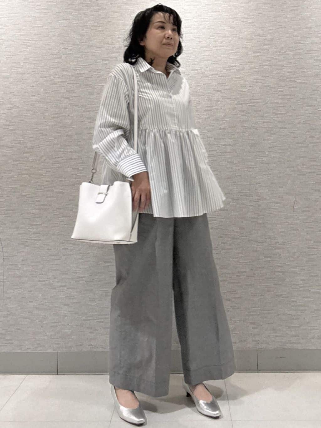 KOJIMAさんの「Reflect｜【レイヤードにおすすめ◎】ペプラムデザインシャツ」を使ったコーディネート