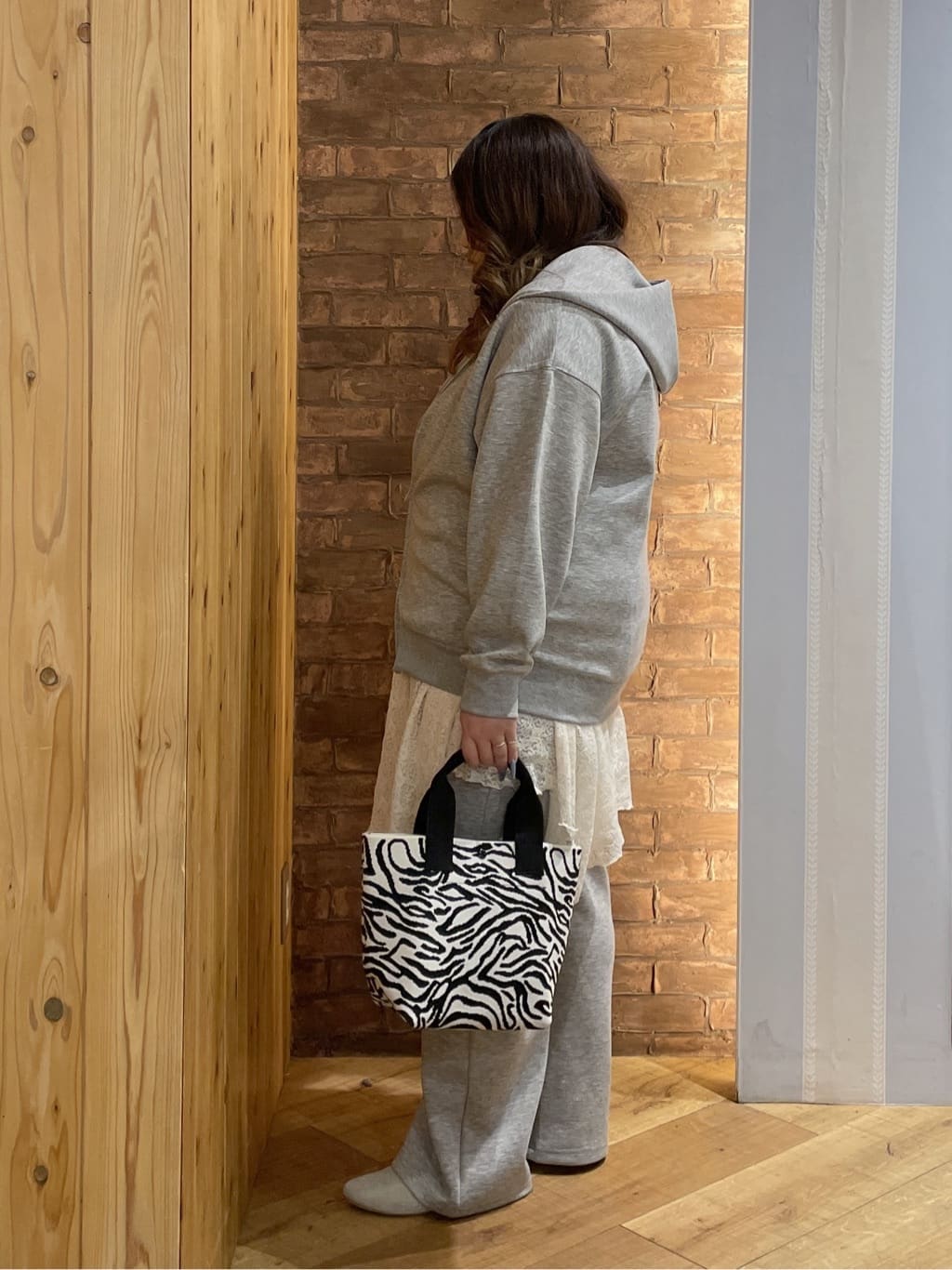 Risaさんの「SHOO･LA･RUE｜【セットアップ可/S-LL/なめらかタッチ】こなれた着こなしに ダブルウエスト レイヤードパンツ」を使ったコーディネート