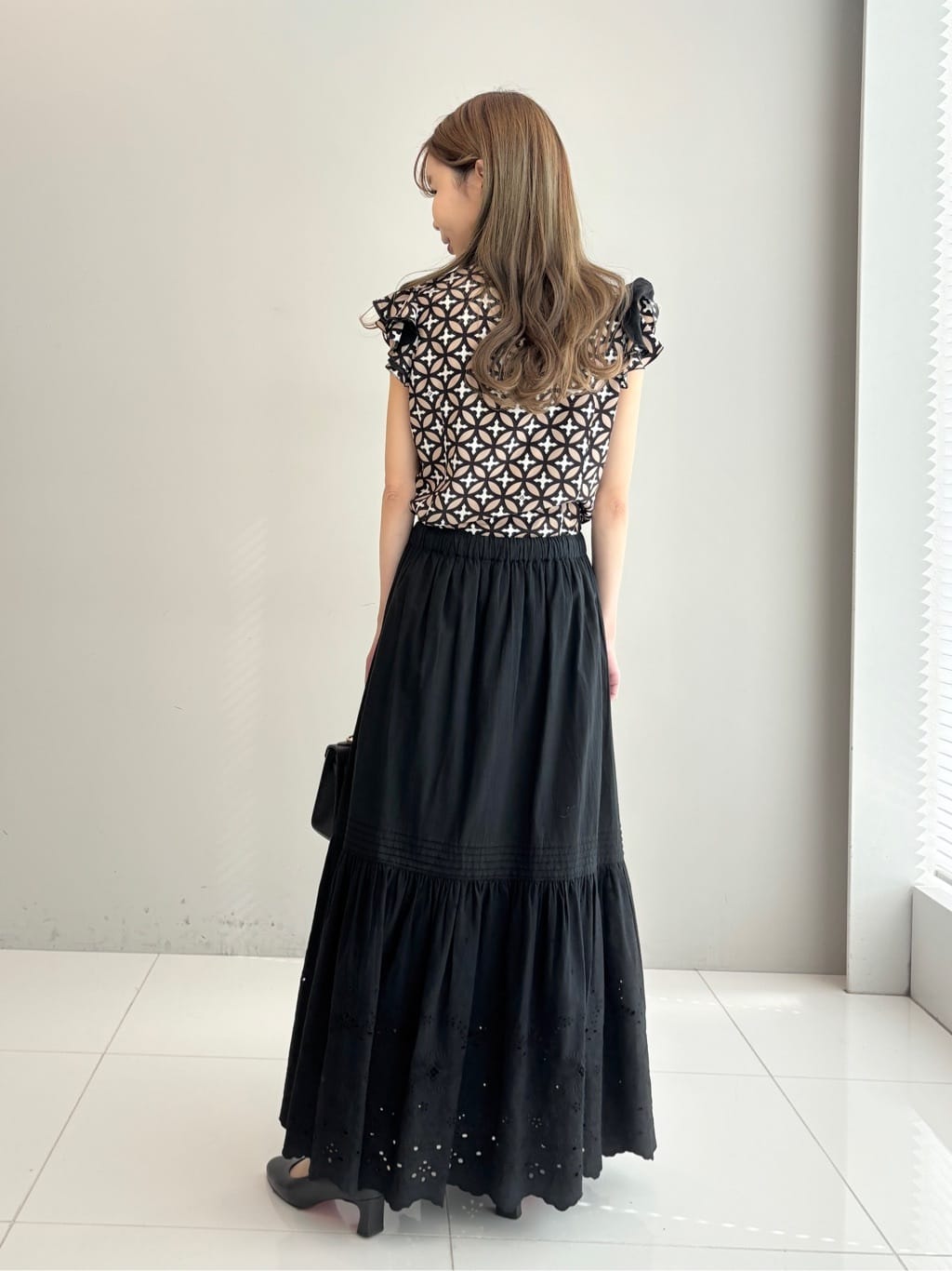 清水夏姫さんの「DRESSTERIOR｜ウォッシャブルエンブロイダリースカート」を使ったコーディネート