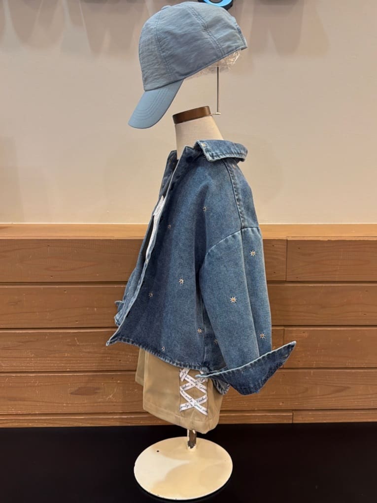 なかひとさんの「SHOO･LA･RUE｜【100-150cm】レースリボン刺繍ロンT」を使ったコーディネート