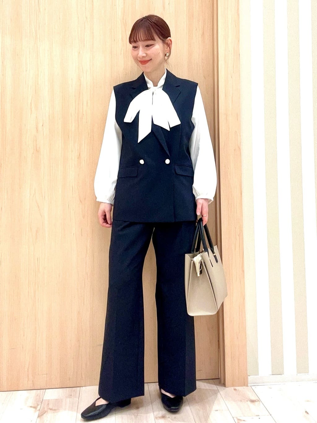 ririさんの「SHOO･LA･RUE｜【セットアップ可/S-LL/洗濯機可】サッと羽織ってこなれ見え ダブルブレストジレ」を使ったコーディネート