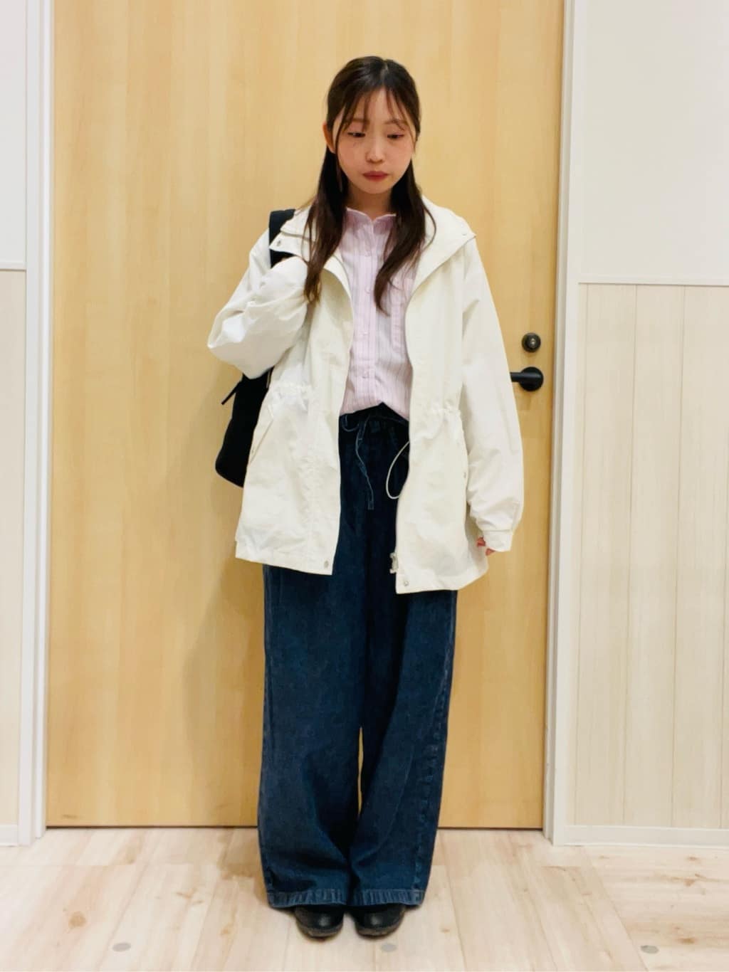 minamiさんの「SHOO･LA･RUE｜【防花粉/S-LL】ウエストマークですっきり見え　軽やかスタンドブルゾン」を使ったコーディネート