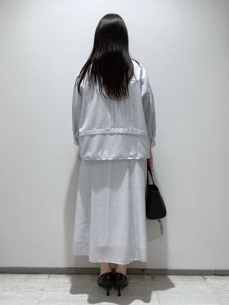 meiさんの「INDIVI｜【接触冷感／洗える／2WAY】ドロスト付 シアーシャンブレーシャツ」を使ったコーディネート