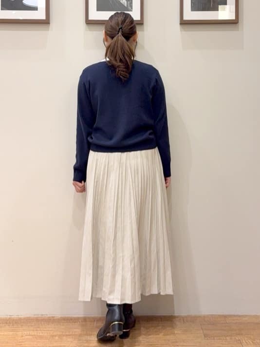 maiさんの「SHOO･LA･RUE｜【洗濯機可/S-LL】きれいめにもカジュアルにも スエードライク プリーツスカート」を使ったコーディネート