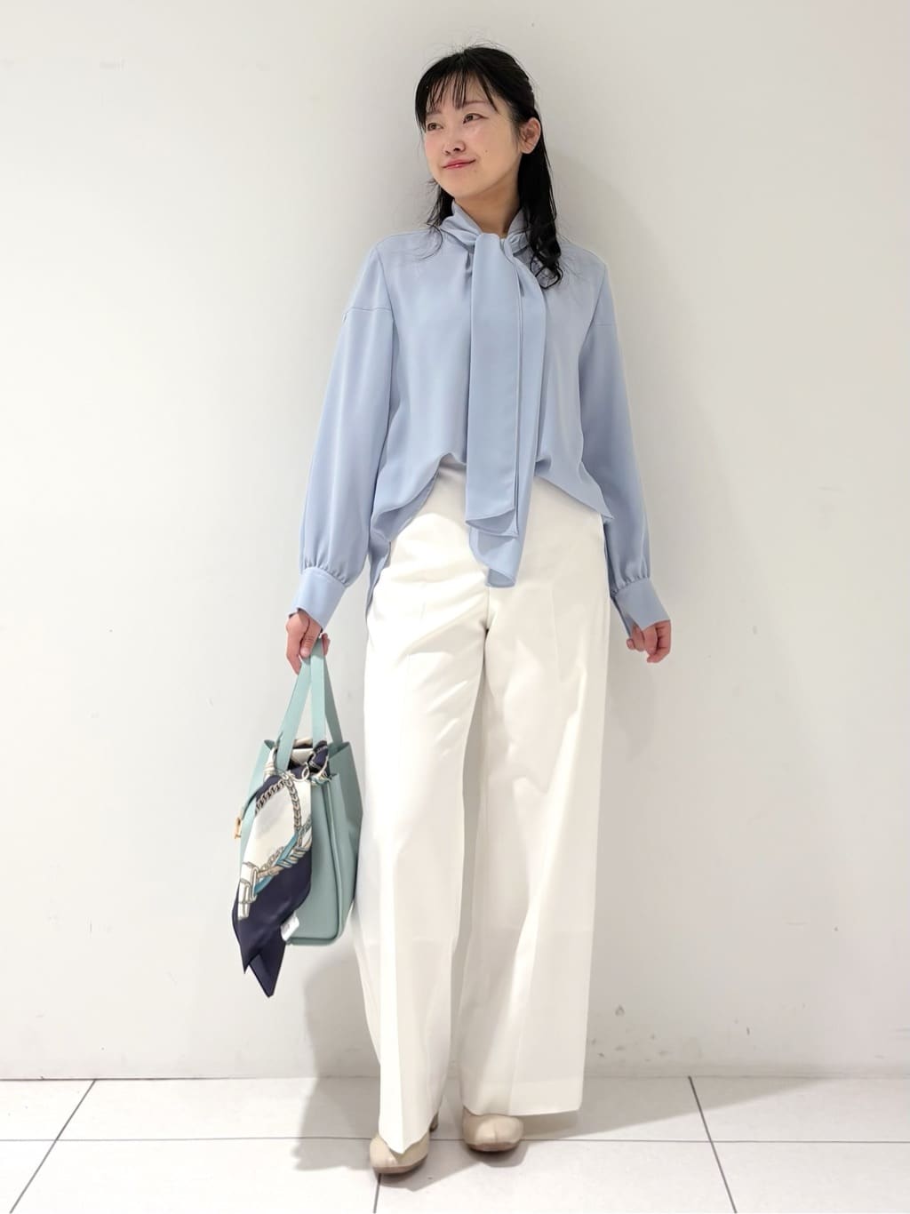 momokoさんの「INDIVI｜【撥水／UVケア／2WAY】超軽量ライナー付ライトトレンチコート」を使ったコーディネート