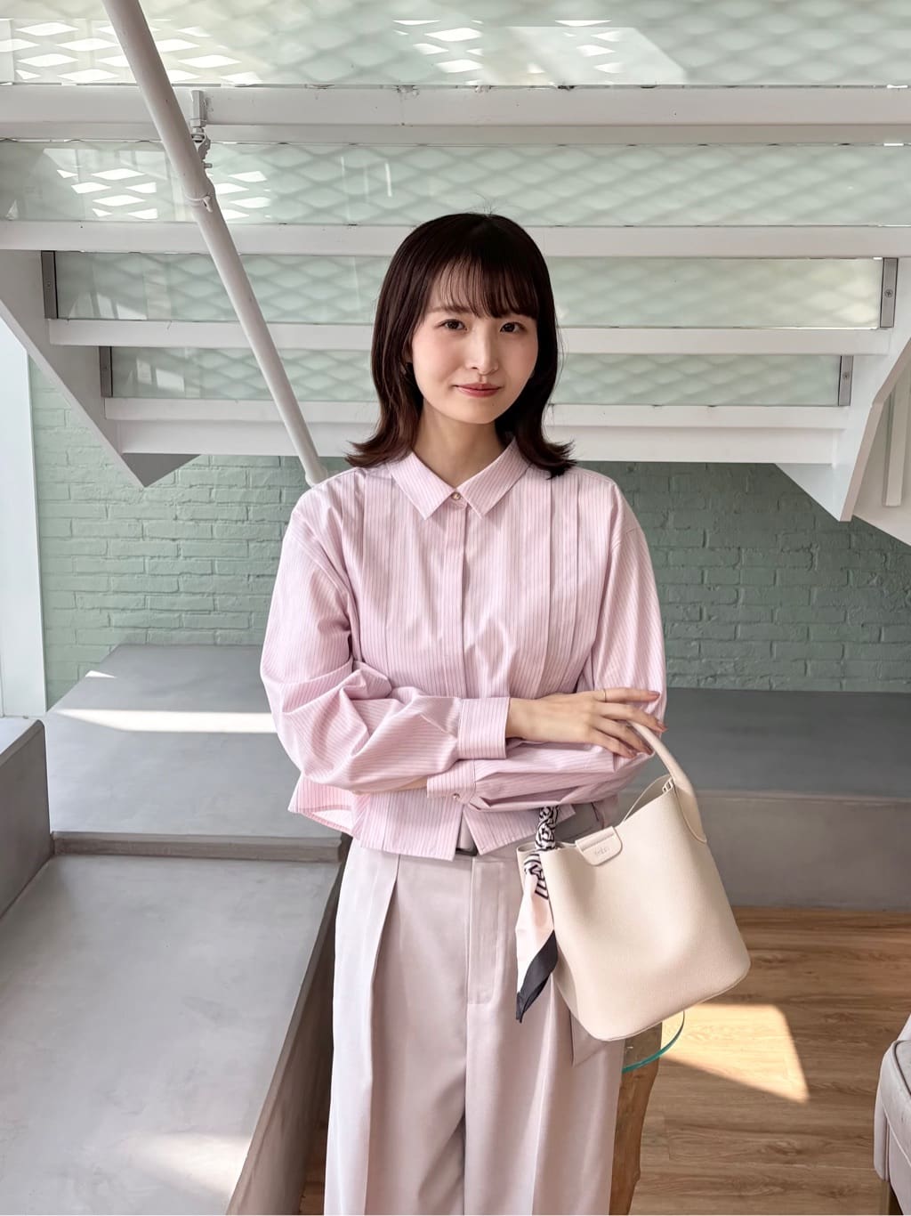 みさかさんの「index｜ブロード短丈タックシャツ【洗濯機OK】《5col》」を使ったコーディネート