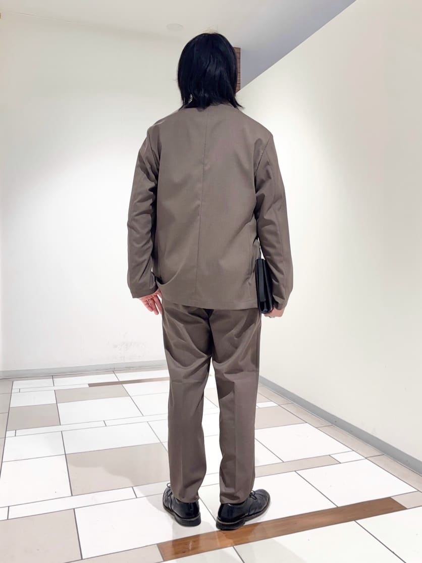 及川さんの「TAKEO KIKUCHI｜【ON／OFF兼用】CARREMANファブリック ノーカラージャケット」を使ったコーディネート