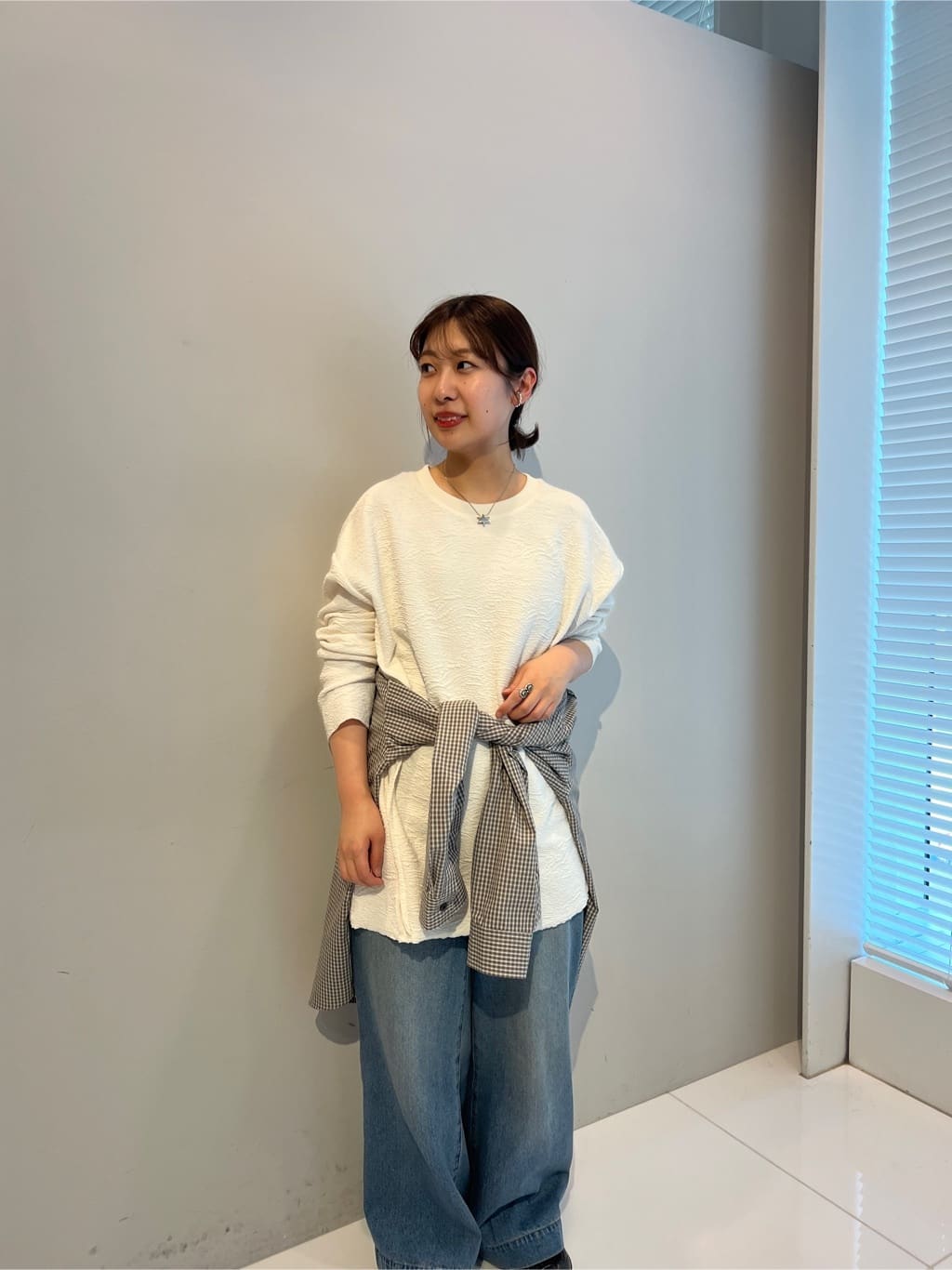 abeさんの「tk.TAKEO KIKUCHI｜アルチザンカットフクレジャカードカットソー」を使ったコーディネート