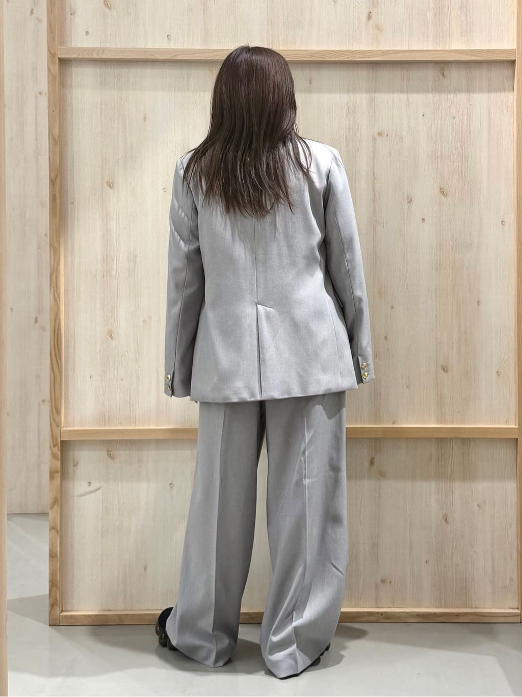 nanaさんの「THE SHOP TK｜【通勤にもデイリーにも】CAVIAN 金ボタンダブルブレストジャケット」を使ったコーディネート