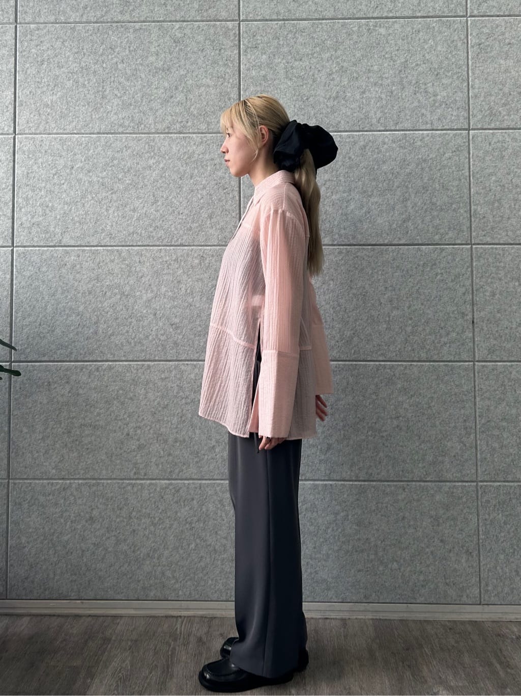 honoka Aさんの「CODE A｜point neck ribbon shirts」を使ったコーディネート