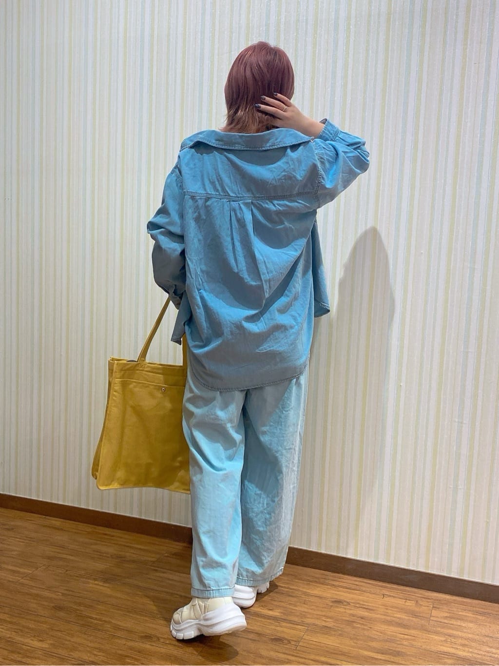 ayaさんの「SHOO･LA･RUE｜【UV/抗菌防臭/洗濯機可】小さめロゴの大人スムースロンT」を使ったコーディネート