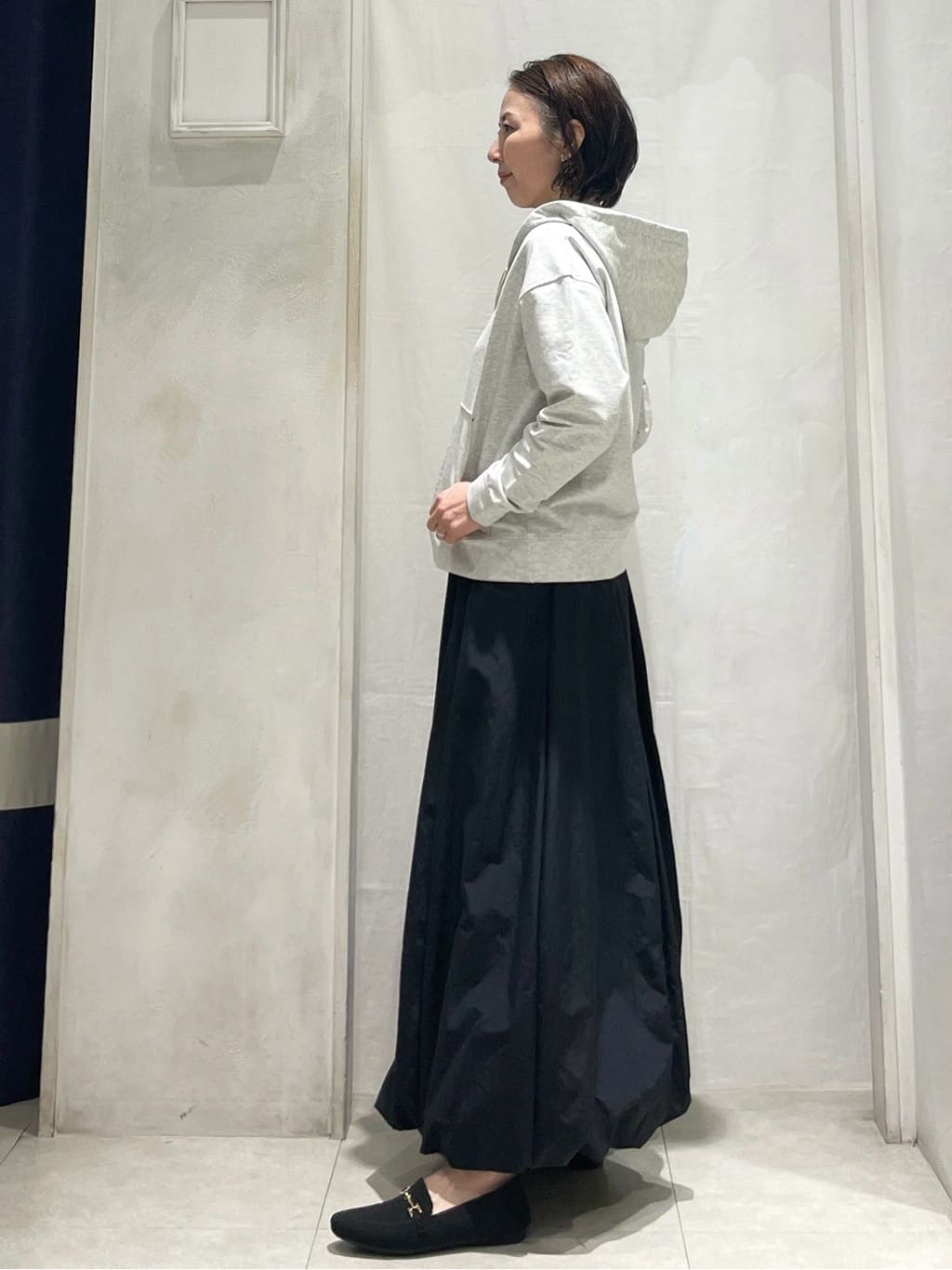 hiroさんの「grove｜【シリーズ累計36万枚/UVカット・ひんやり・洗濯機OK】やわらかドライタッチ 五分袖クルーネックニ」を使ったコーディネート