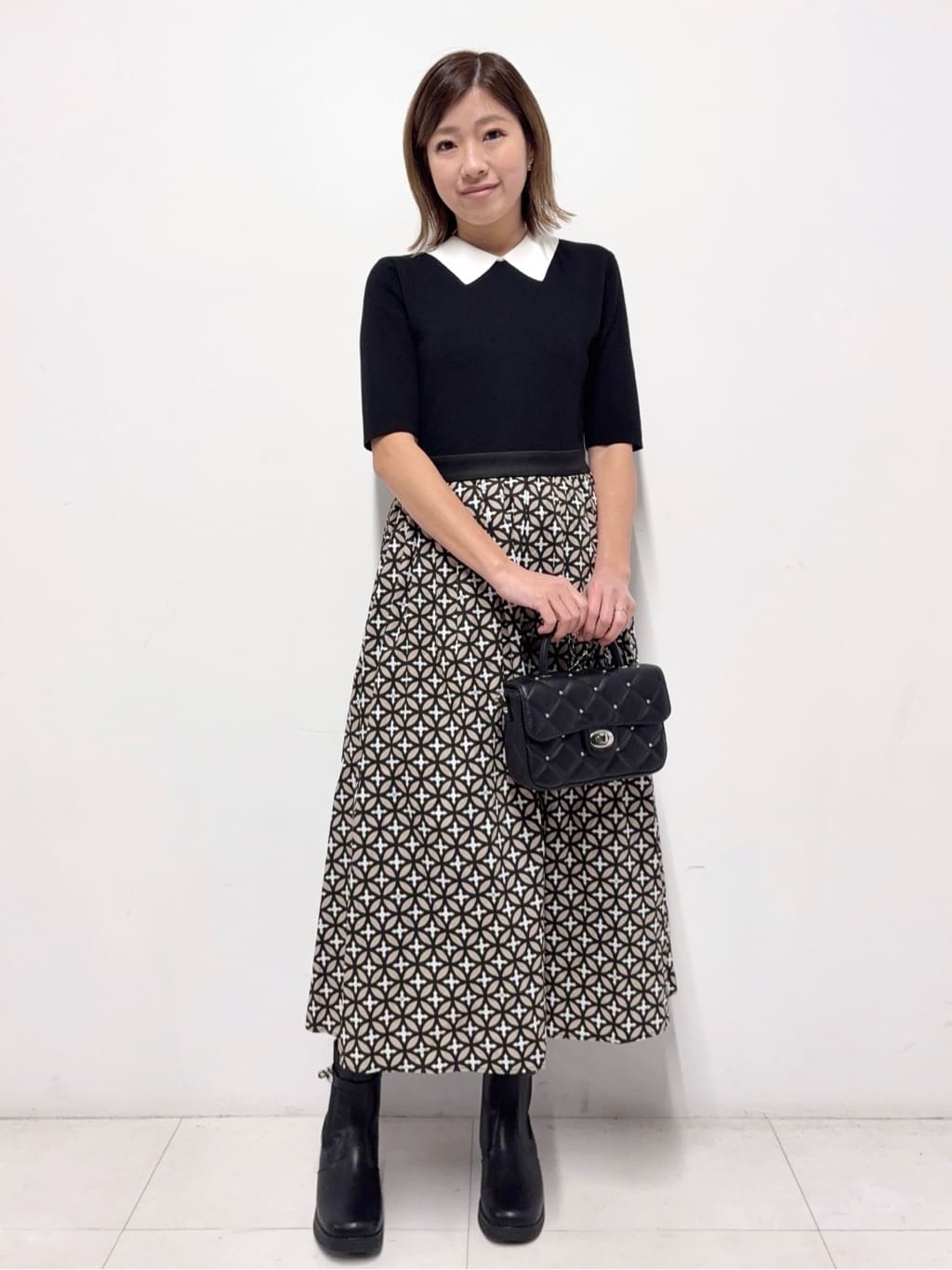 Nishijimaさんの「DRESSTERIOR｜◆【ウォッシャブル】オーバーラップバイカラーニットコンビワンピース」を使ったコーディネート