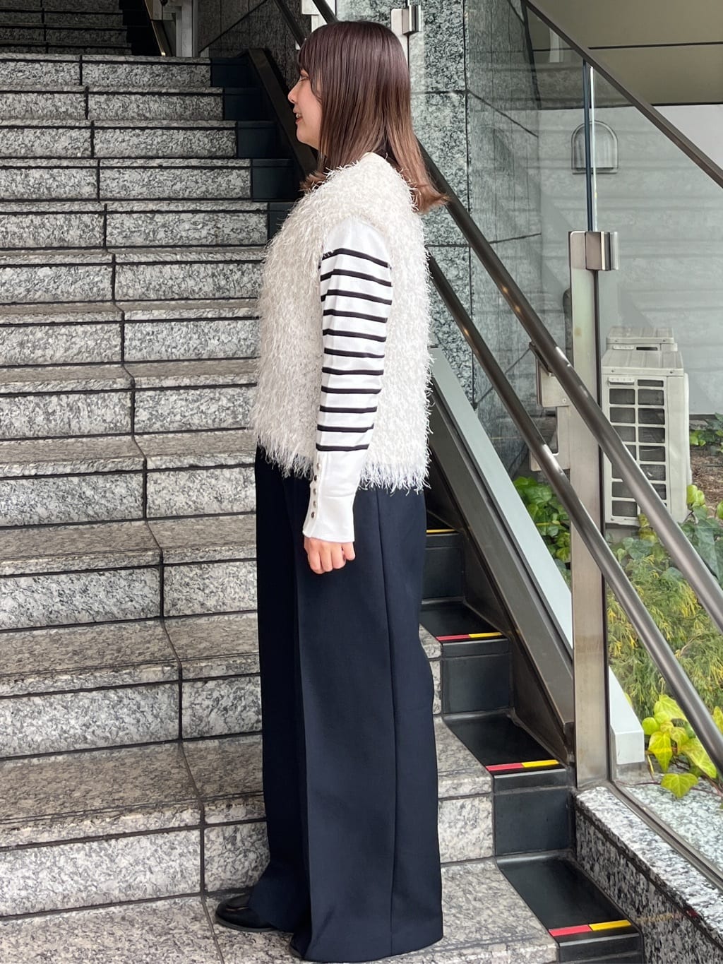 HANNAさんの「OPAQUE.CLIP｜フリンジニットベスト【洗濯機OK】」を使ったコーディネート