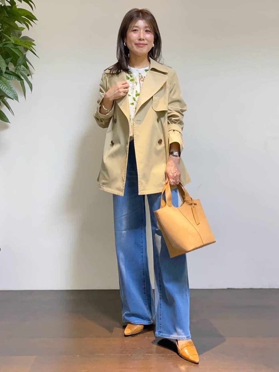 tomoさんの「UNTITLED｜【定番人気/はっ水/洗える】タスランショートトレンチコート」を使ったコーディネート