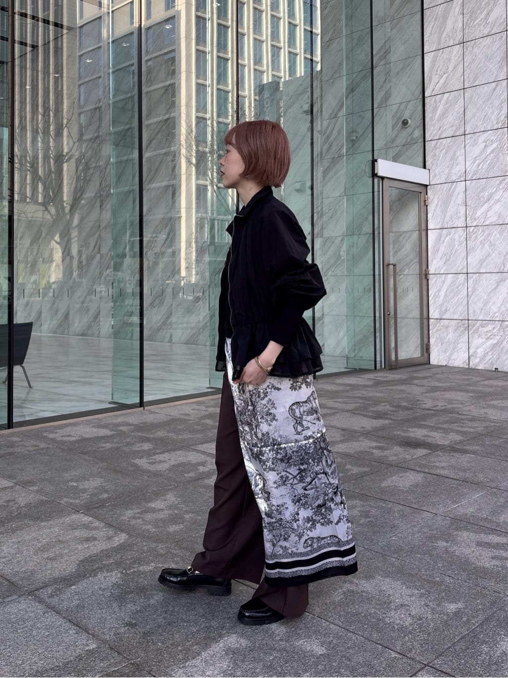 mikuさんの「INDIVI｜バックオープンリブ長袖Tシャツ」を使ったコーディネート