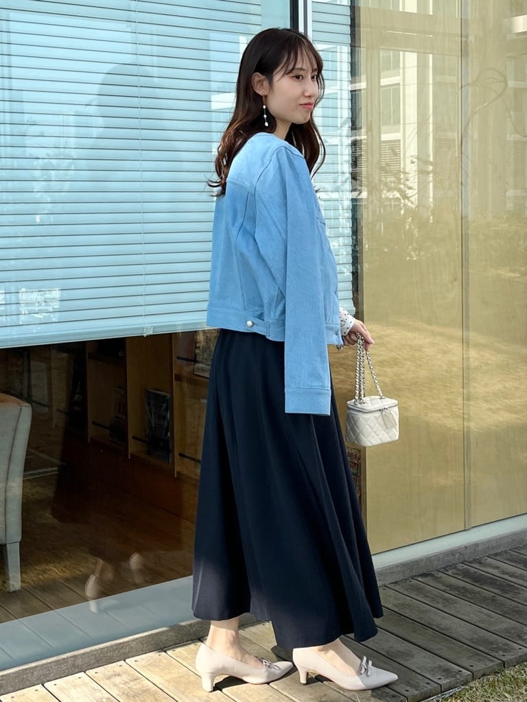 はばさんの「Couture brooch｜【洗える・綿100％】パール調ボタン デニムジャケット」を使ったコーディネート