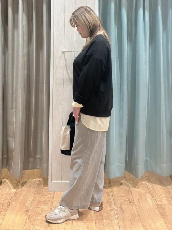 HANAさんの「SHOO･LA･RUE｜【洗濯機可】インせずすっきり見え　優しい雰囲気のVネックトップス」を使ったコーディネート
