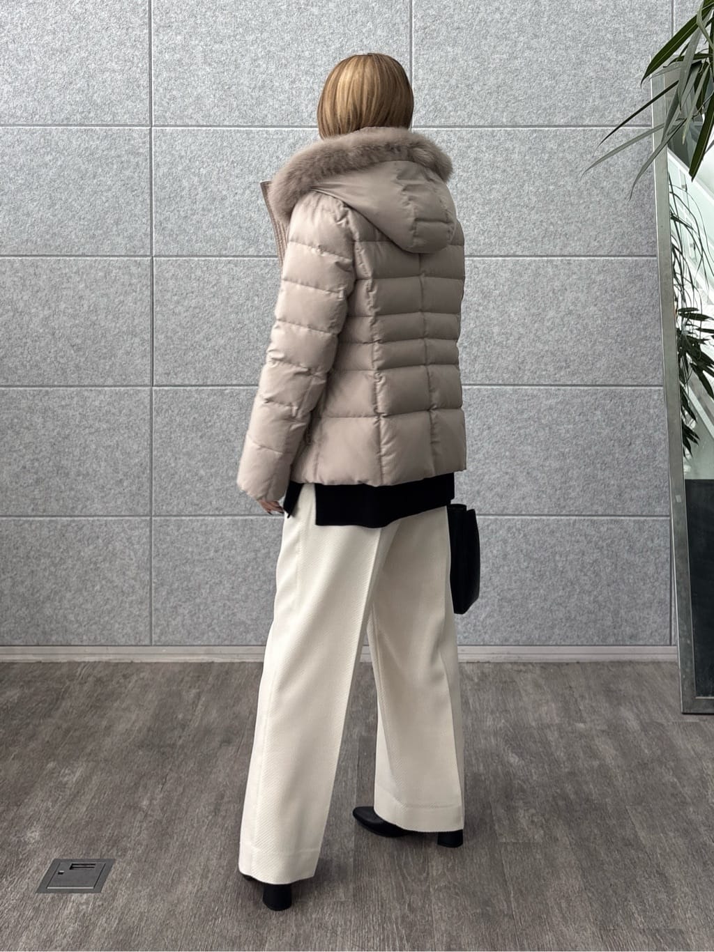 kotakiさんの「INDIVI｜【名品／撥水／抗菌防臭】ショート丈リサイクルダウンコート」を使ったコーディネート
