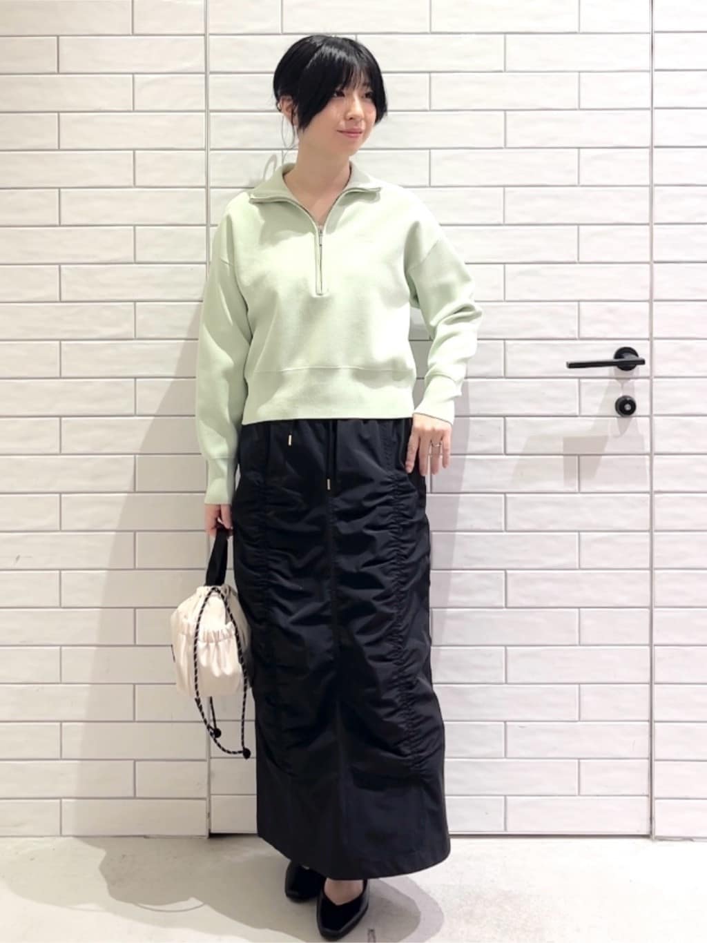 しおりさんの「OPAQUE.CLIP｜ハーフZIP刺繍ロゴニット【洗濯機OK】」を使ったコーディネート