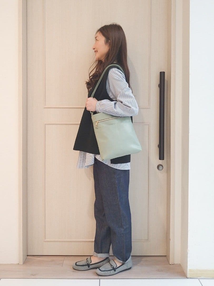 mi-saさんの「SHOO･LA･RUE｜【SHOO・LA・RUE DENIM】大人のきれいめカジュアルに デニムテーパードパンツ」を使ったコーディネート