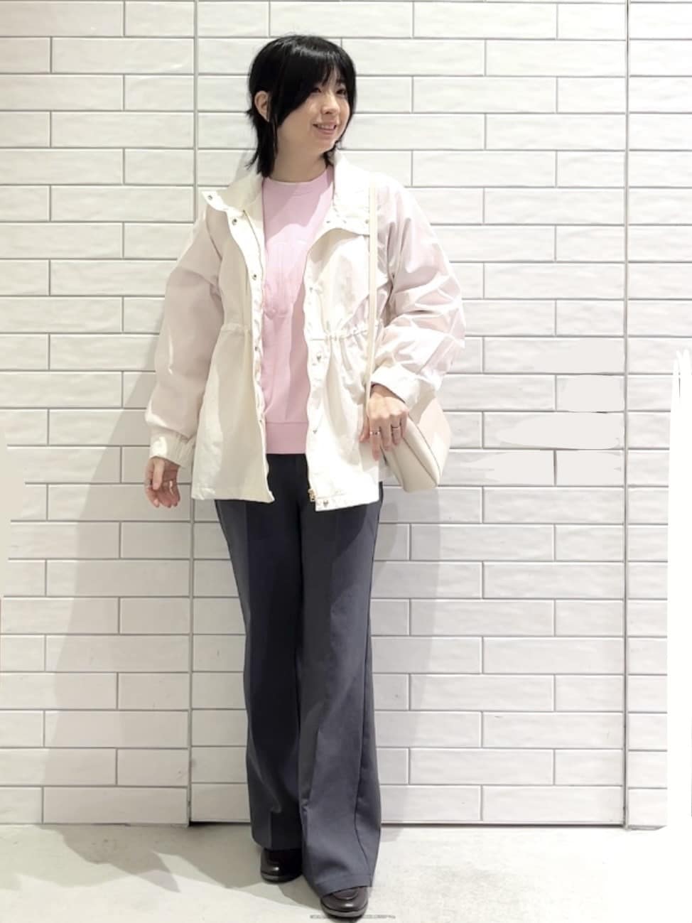 しおりさんの「OPAQUE.CLIP｜ロゴ刺繍裏毛トップス【洗濯機OK】」を使ったコーディネート