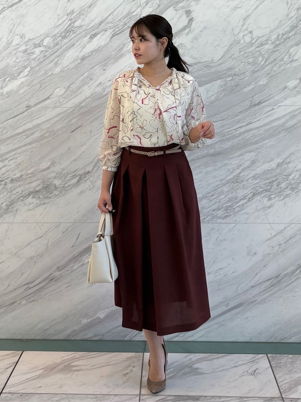 MISAKIさんの「COUP DE CHANCE｜【手洗い可/通勤服】シアーローン花柄ブラウス」を使ったコーディネート