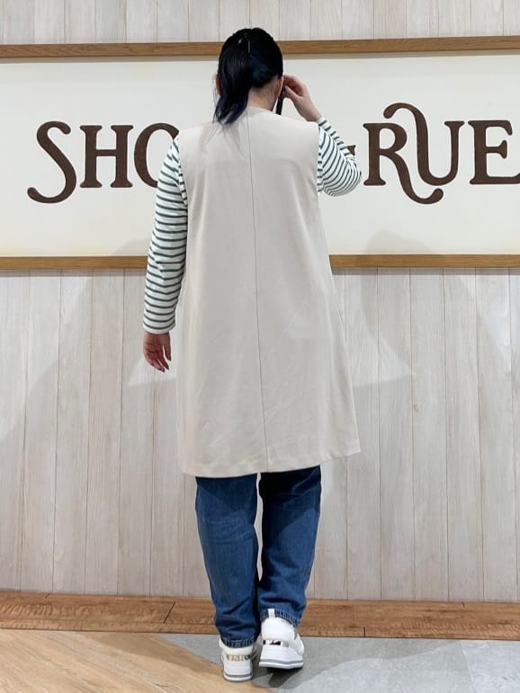 まるさんの「SHOO･LA･RUE｜【洗濯機可/セットアップ可/S-3L】きちんと楽に。カットジョーゼット ロングジレ」を使ったコーディネート