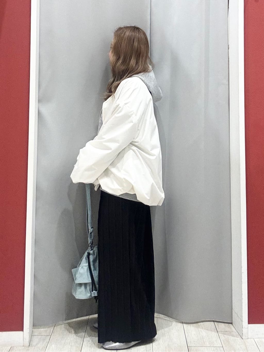 shioさんの「SHOO･LA･RUE｜【セットアップ可/S-LL/なめらかタッチ】選べる3柄 ロゴ入りプルパーカ」を使ったコーディネート