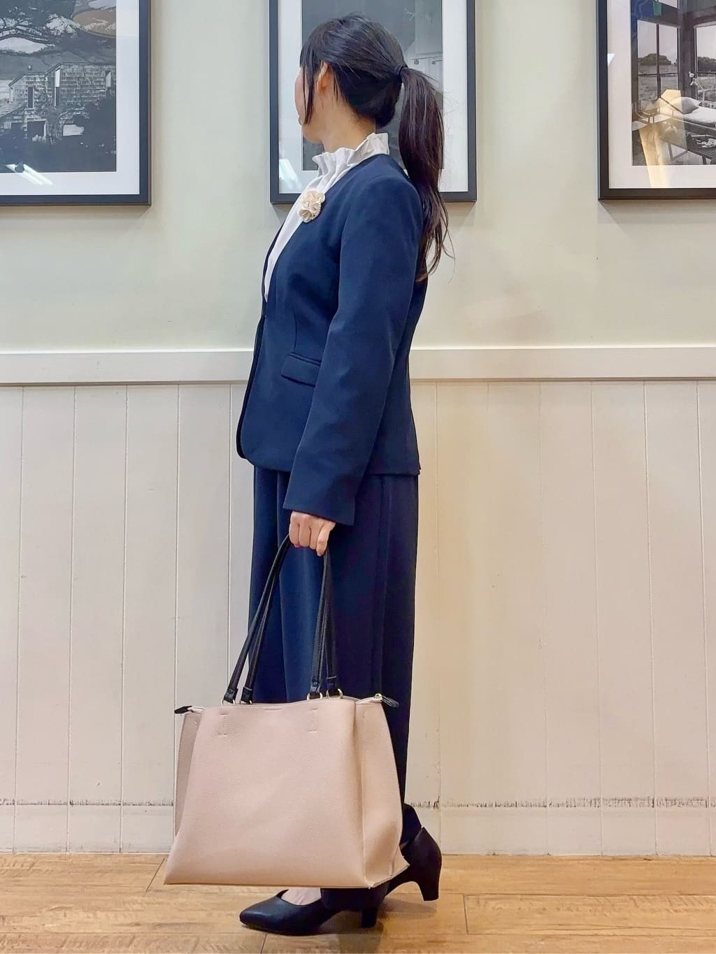 ゆうさんの「SHOO･LA･RUE｜【洗濯機可/セットアップ可/S-3L】きちんと楽に。カットジョーゼットノーカラージャケット」を使ったコーディネート