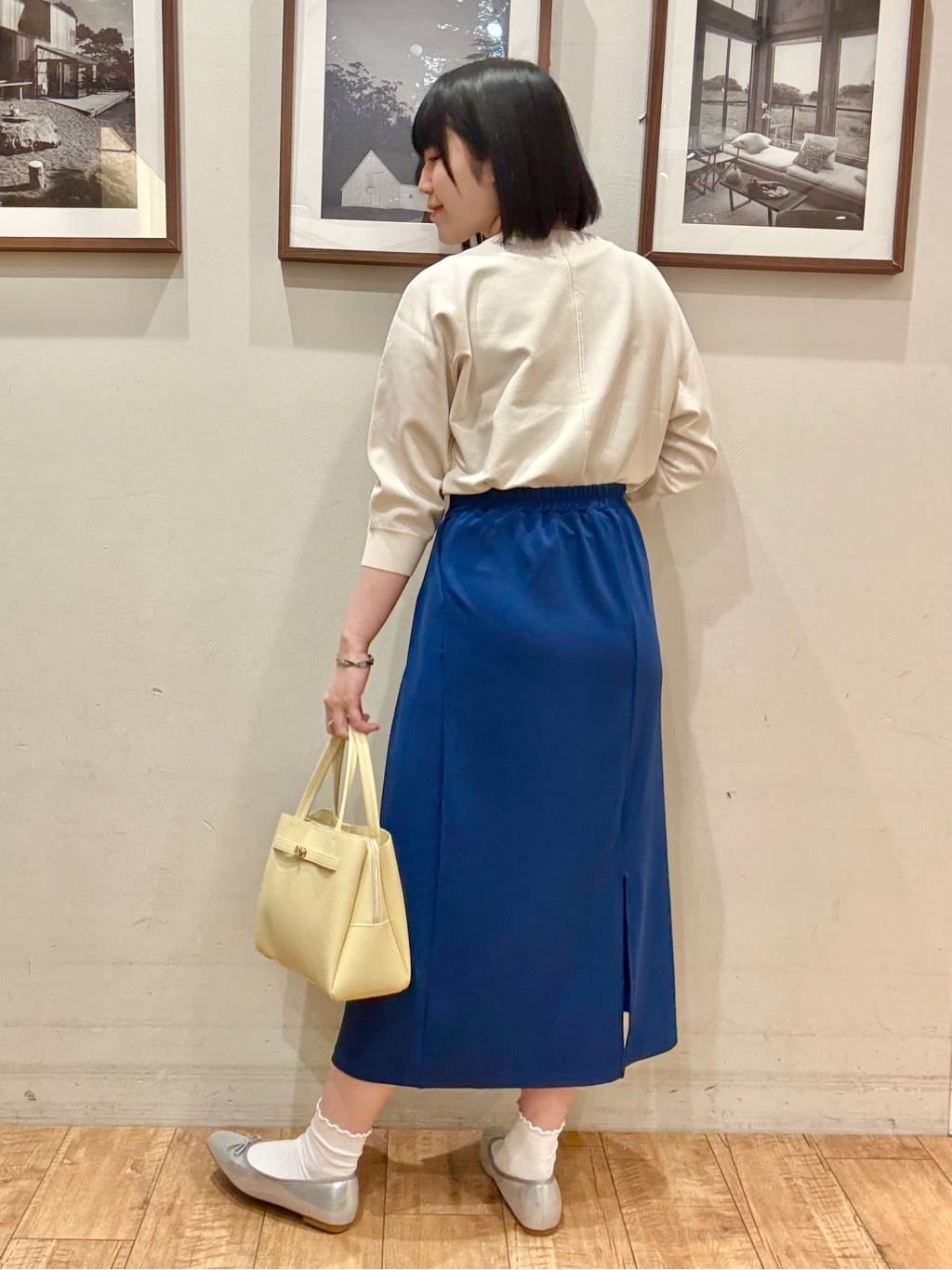 Tsuruさんの「SHOO･LA･RUE｜【洗濯機可/S-LL】腰まわりを自然にカバーする ラップ風ナロースカート」を使ったコーディネート