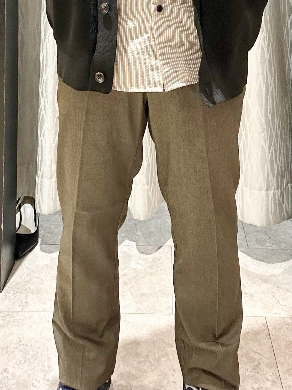 KENJI Iさんの「THE SHOP TK｜【季節の変わり目に最適】ニットカーディガン ドライタッチ／軽量」を使ったコーディネート