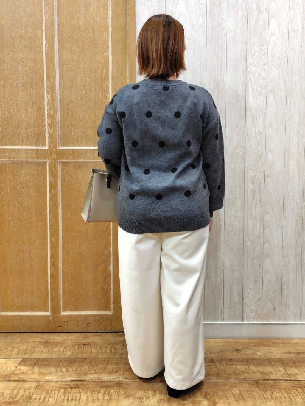 こっとんさんの「SHOO･LA･RUE｜【S-LL/洗濯機可】体型カバーができる 大人のドット柄ニット」を使ったコーディネート