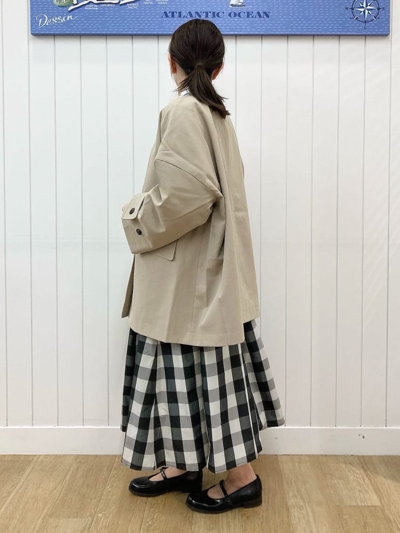 yoshiさんの「Dessin｜【花粉ガード/撥水加工/洗える】クルーネックスプリングコート」を使ったコーディネート
