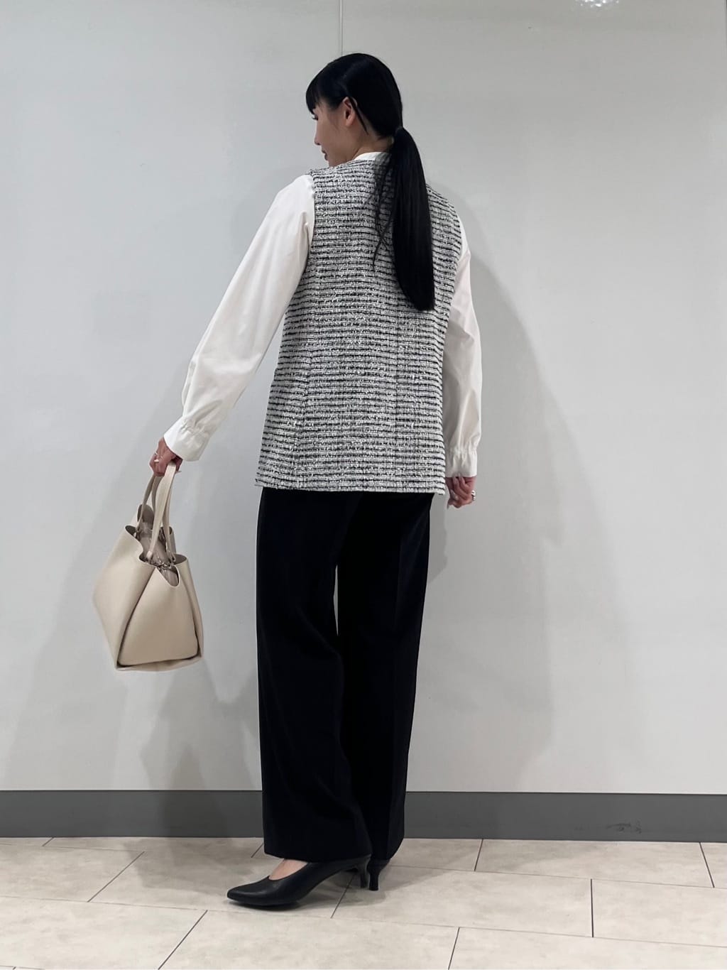 hasuさんの「INDIVI｜【2点セット／洗える】ツイードジレ＆ボウタイブラウス」を使ったコーディネート