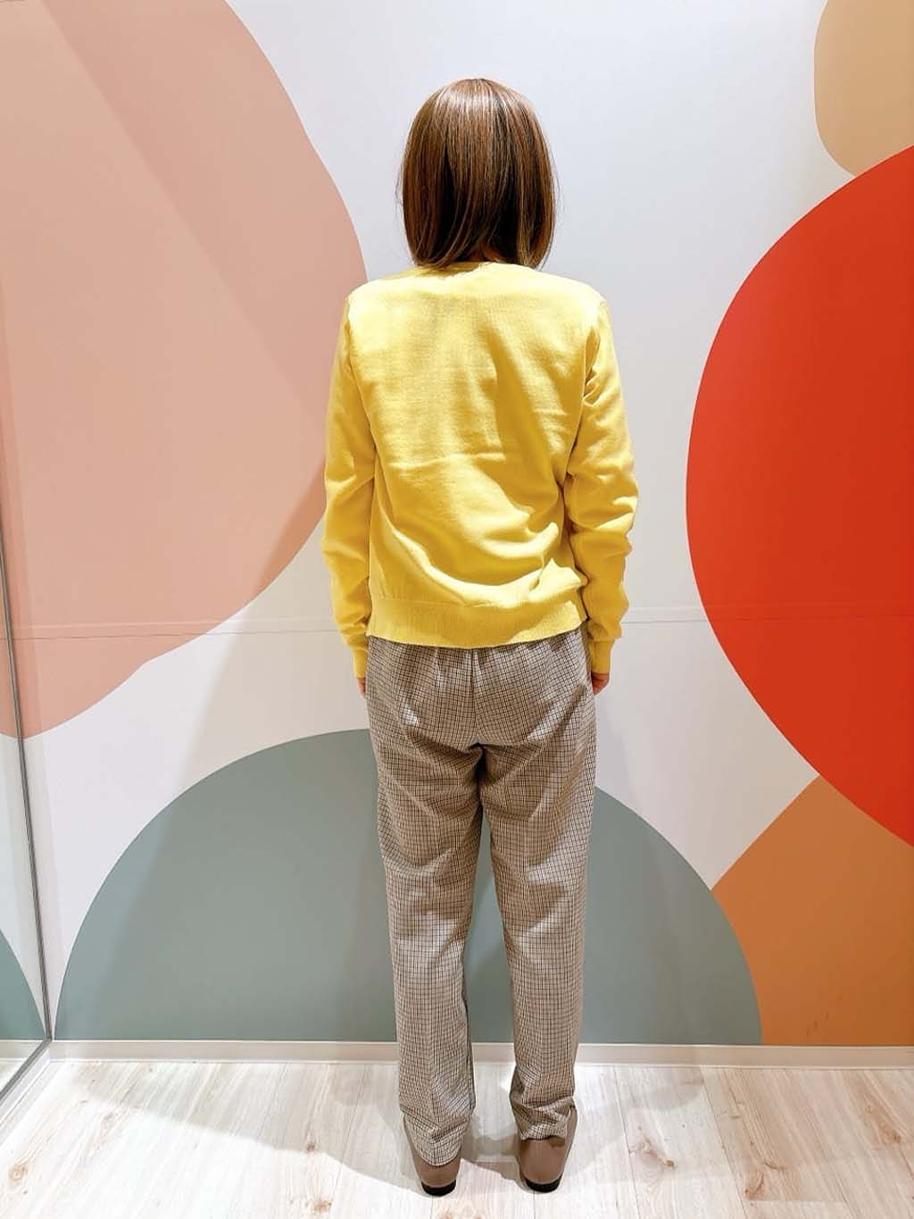 長男さんの「SHOO･LA･RUE｜【洗濯機可/S-LL/アンサンブル可】結局、シンプル クルーネックニット」を使ったコーディネート