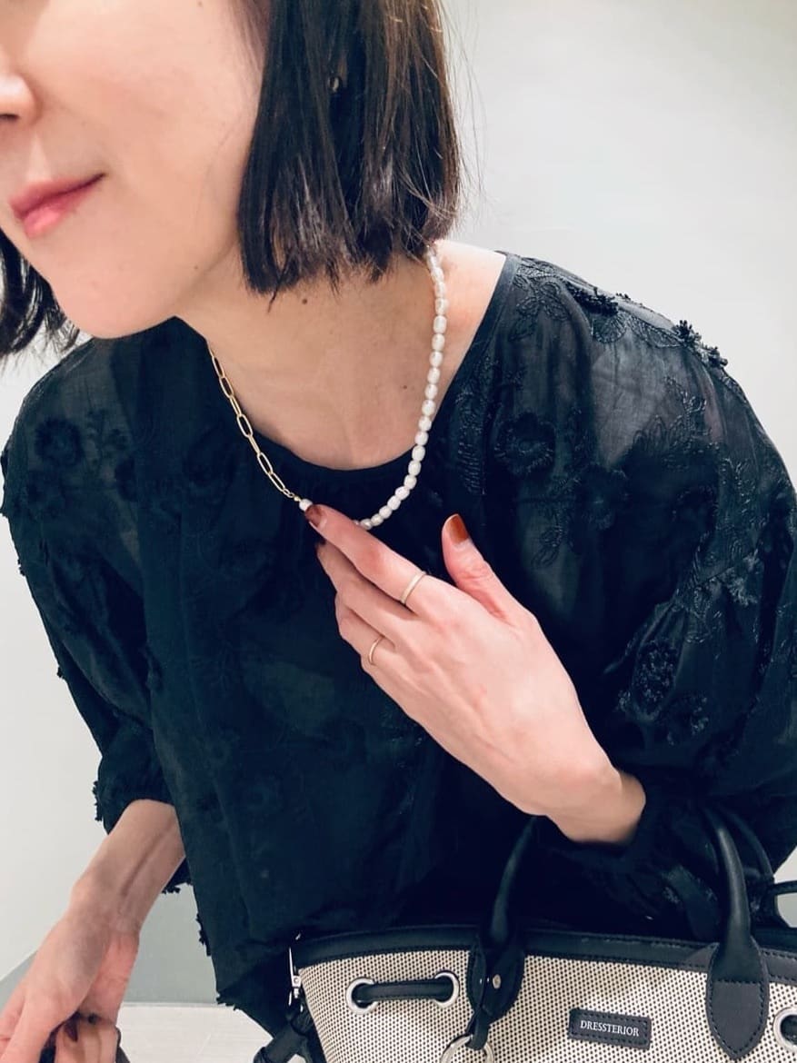 Furuさんの「DRESSTERIOR｜【着映え/ウォッシャブル】フラワーエンブロイダリーボリュームブラウス」を使ったコーディネート
