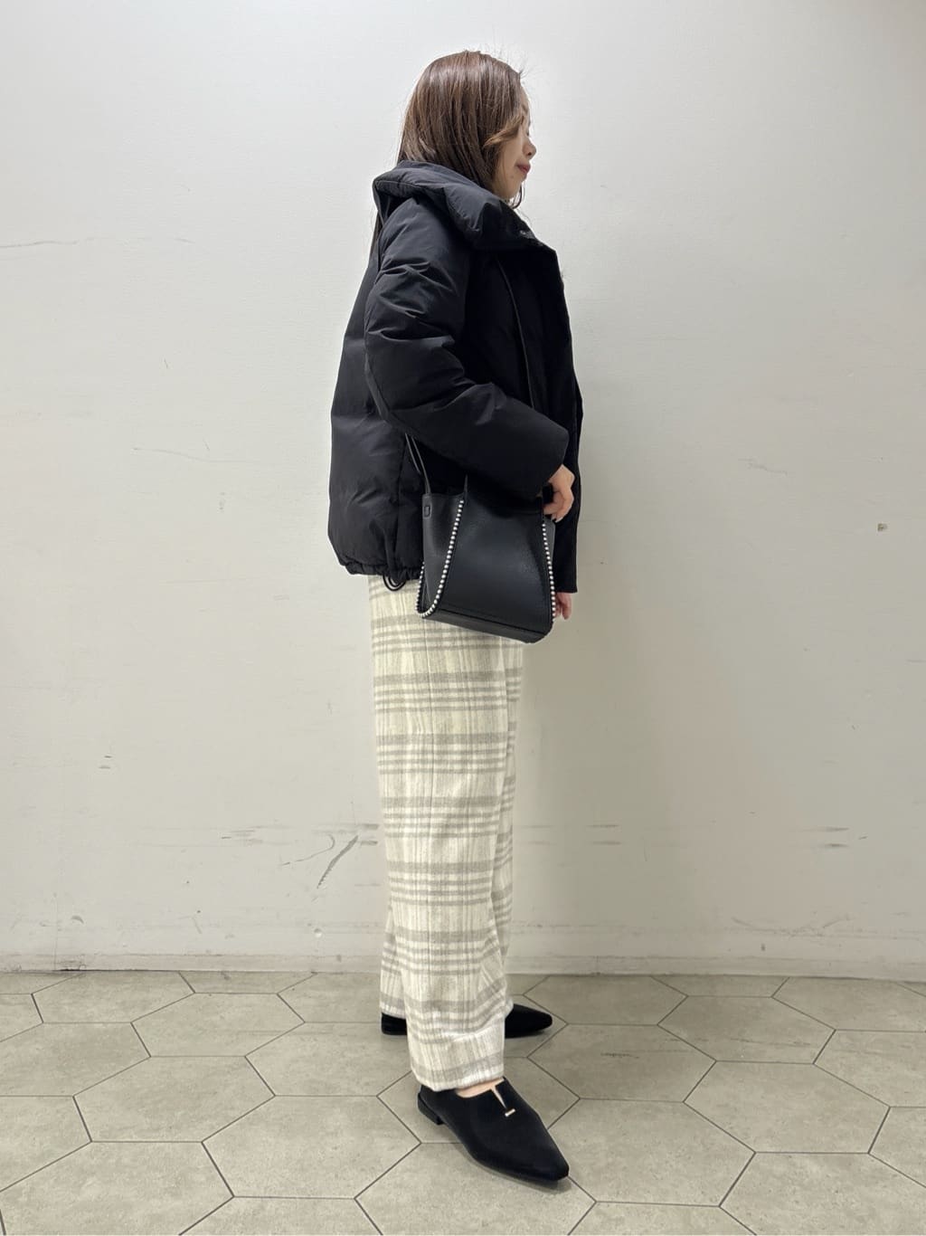 kahoさんの「INDIVI｜【撥水／洗える／デザイン衿】ステッチレス ショートダウンコート」を使ったコーディネート