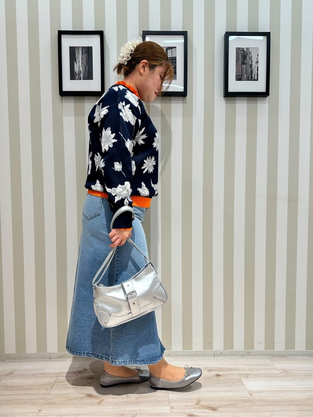 みさぼうさんの「SHOO･LA･RUE｜【洗濯機可/S-LL】ゆるシルエット 甘すぎない　大人の花柄もちもちニット」を使ったコーディネート