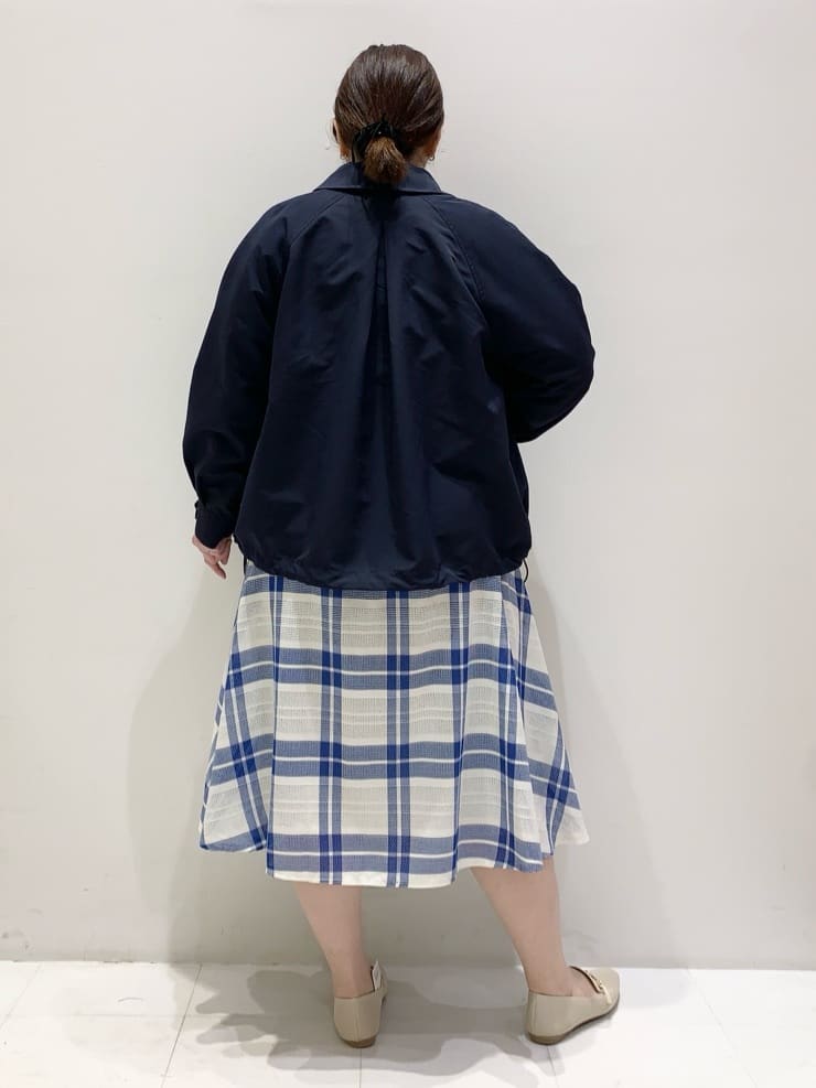 みいちゃんさんの「grove｜【撥水／シルエット2WAY】軽やかミドルトレンチコート」を使ったコーディネート