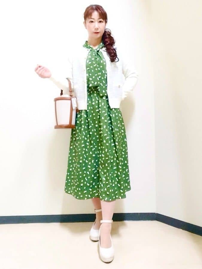 花さんの「Reflect｜【セレモニー／通勤／おでかけに◎】フラワープリントボウタイワンピース」を使ったコーディネート