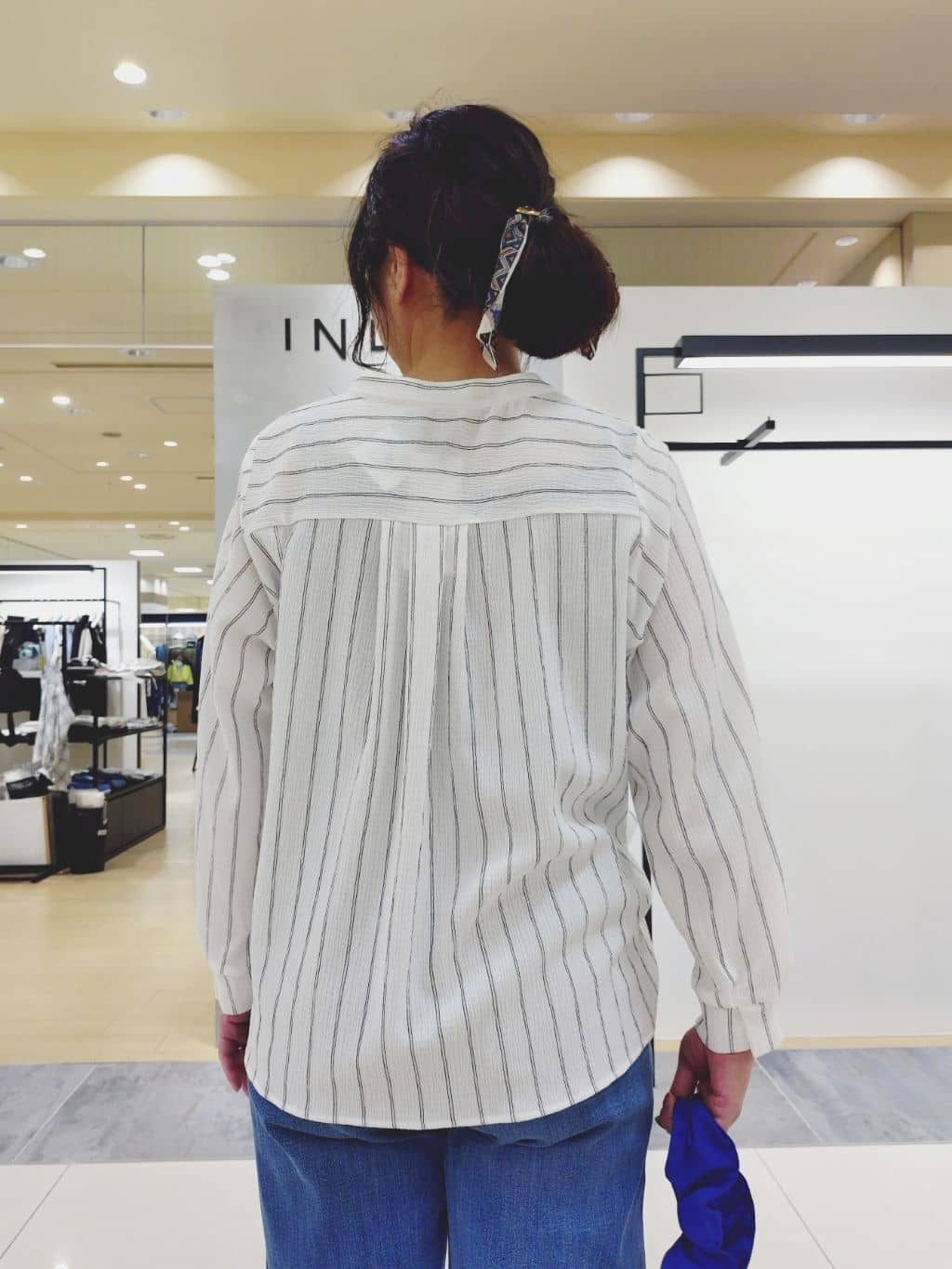 TOMOMIさんの「INDIVI｜【褒められデニム】ワイドストレート デニムパンツ」を使ったコーディネート
