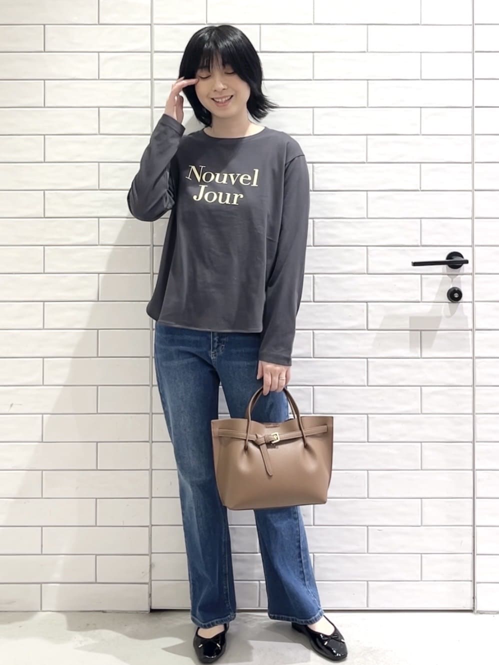 しおりさんの「OPAQUE.CLIP｜ロゴプリントロングTシャツ【洗濯機OK】」を使ったコーディネート