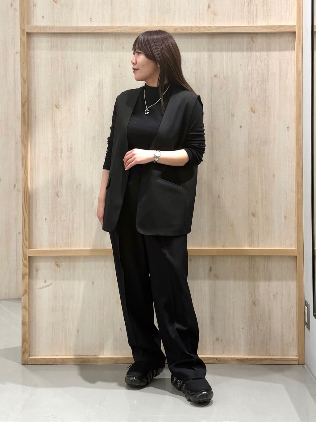 nanaさんの「THE SHOP TK｜【通勤にもカジュアルにも】CAVIAN ジレ/セットアップ可」を使ったコーディネート