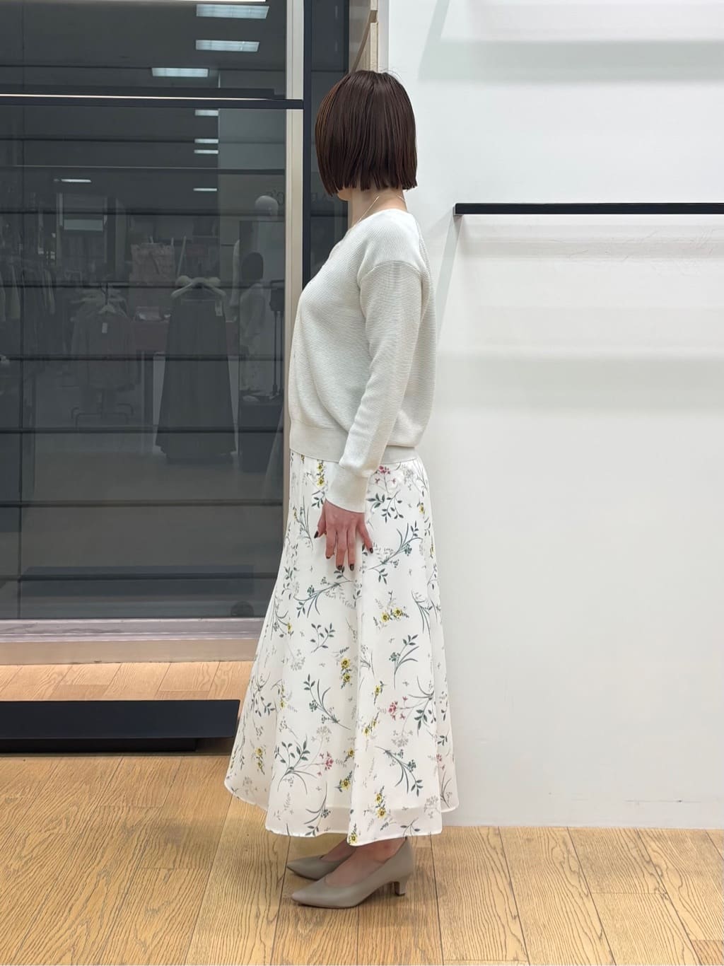 asamiさんの「INDIVI｜【洗える／軽量】きらめきVネックニット」を使ったコーディネート