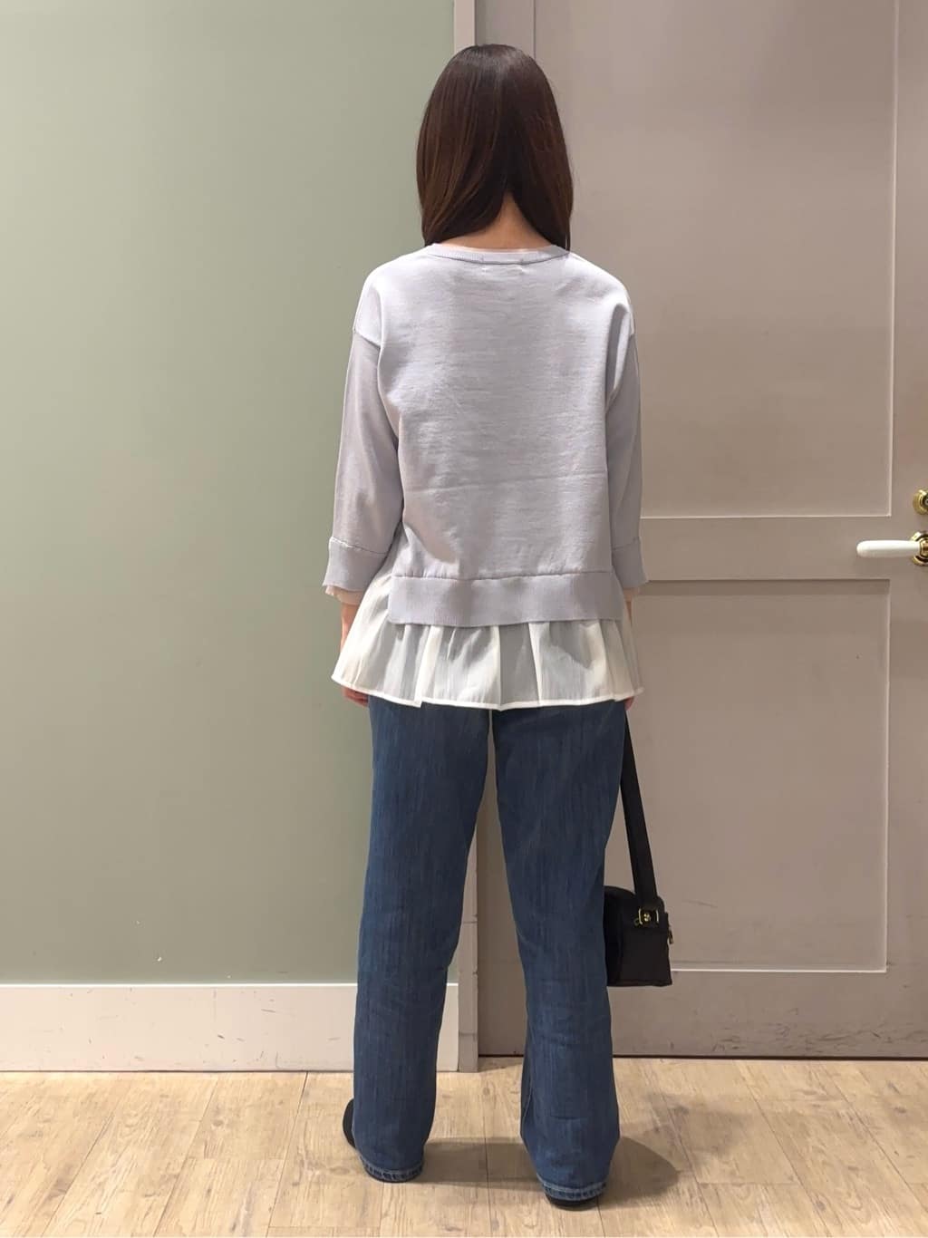 しばみさんの「grove｜【選べる着丈】大人のためのストレートデニムパンツ」を使ったコーディネート