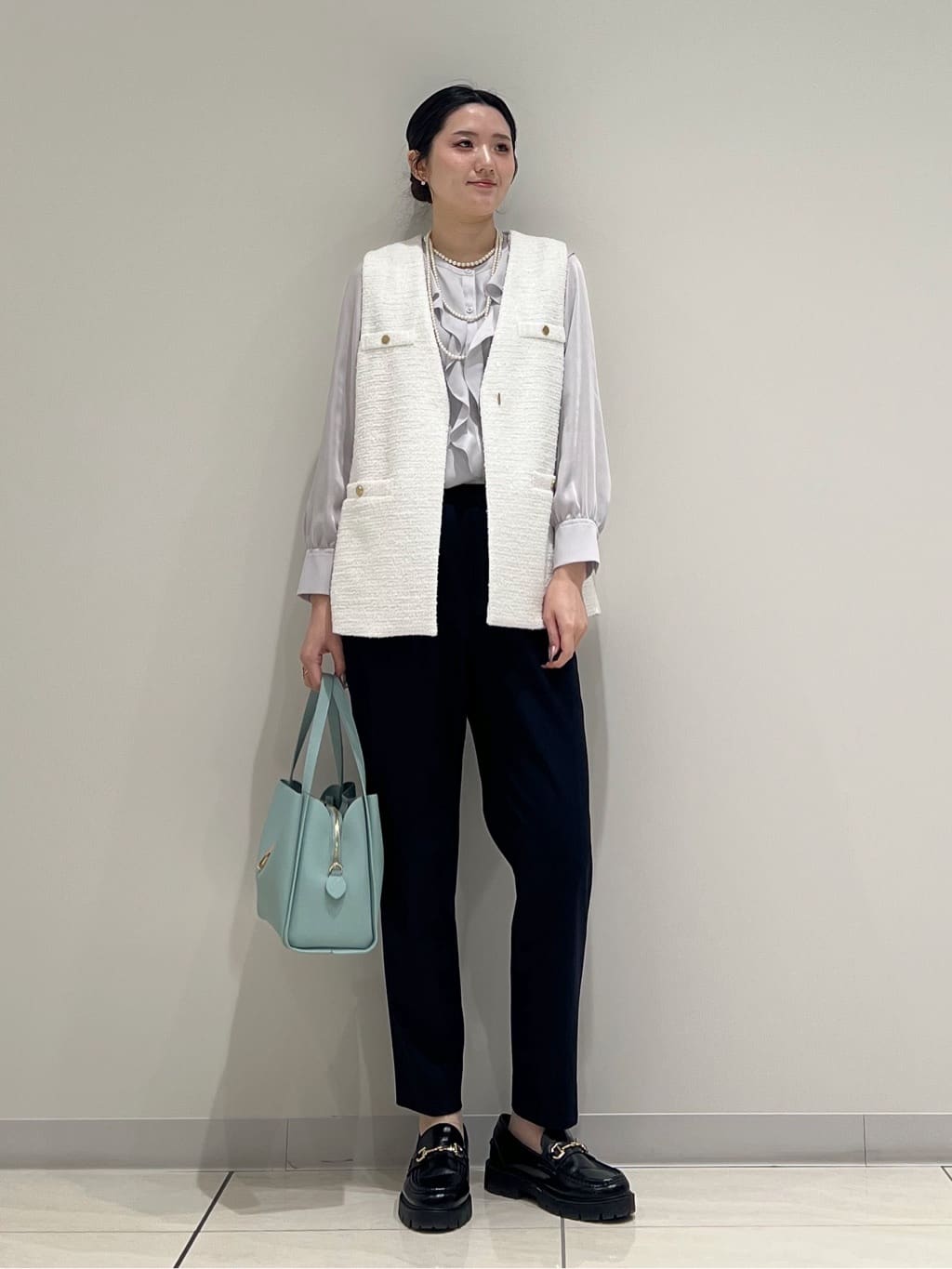 T.Kさんの「INDIVI｜【洗える】ラッフルサテンブラウス」を使ったコーディネート